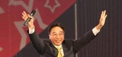 冯巩|出身名门却经历坎坷，荣登春晚32次的冯巩，终于退休了！