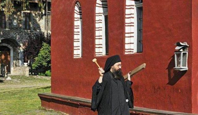 余温痕迹 整座岛禁止女性进入,居民一生没见过女人,是怎么繁衍后代的