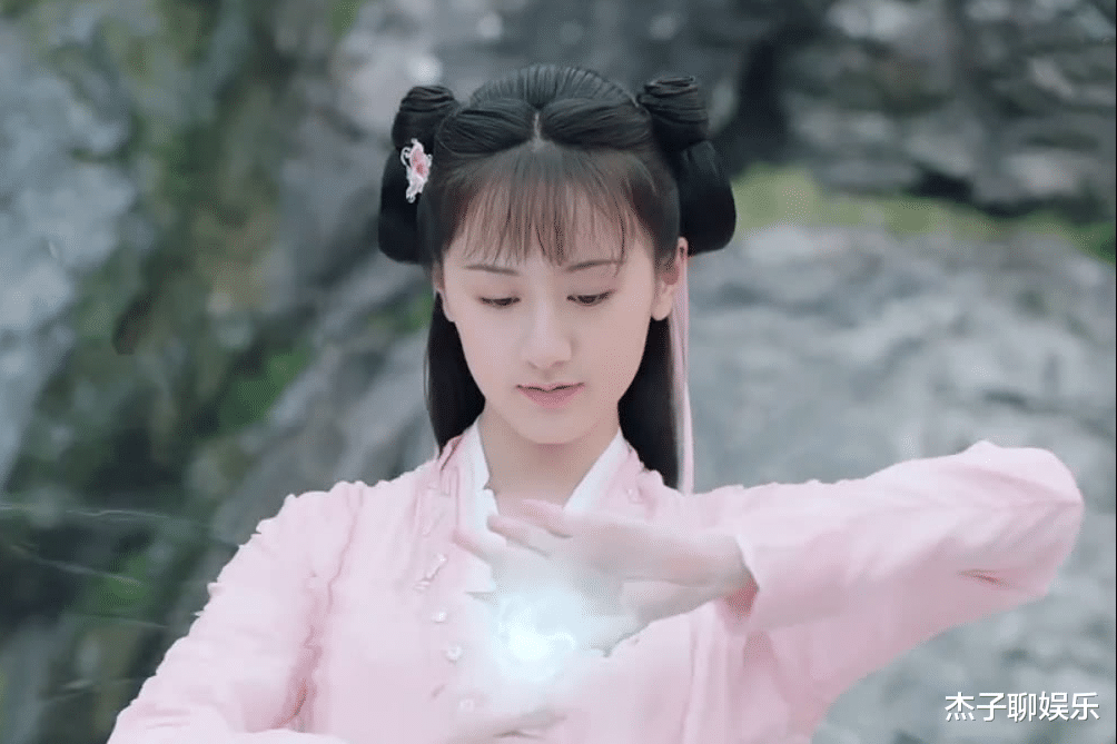 白梦妍|白鹿袁冰妍撞发型！同款齐刘海之下，网友：还是后者好看