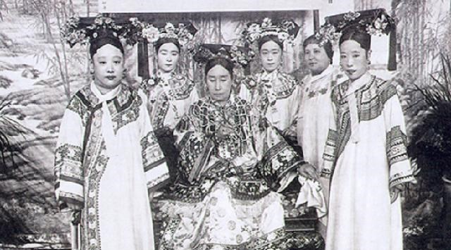 胡小小乖|马步青乘车到兰州看戏，对有夫之妇一见钟情，花七千大洋抢夺回来