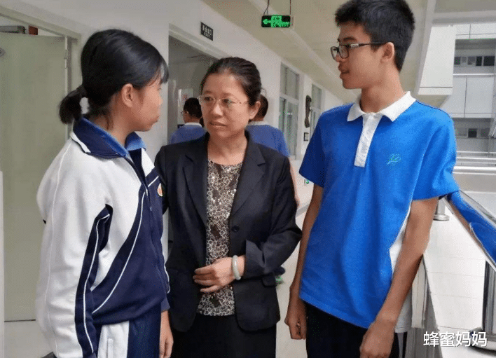 蜂蜜妈妈|年轻老师“管不住”学生，天天度日如年该咋办？要学点“新套路”