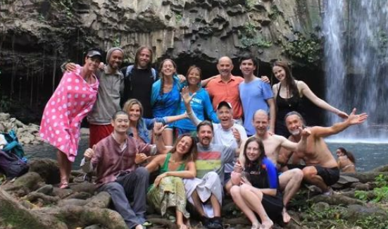 外星人 混合儿童社区，新猎奇组织，一群女士要给外星人生孩子