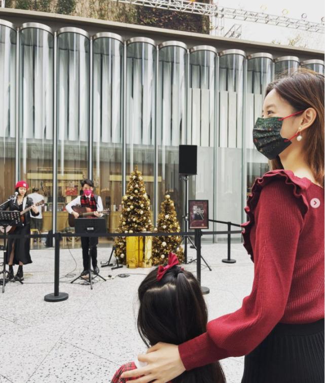 章泽天|看不懂！晒圣诞母女合照喜迎新年，章泽天这是怎么了？