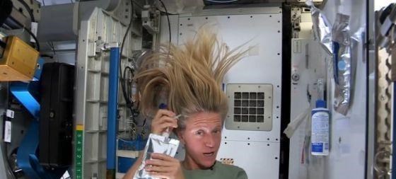 射电望远镜 航天员在太空3个月，如何洗澡、理发？回来身上会臭吗？