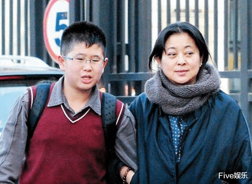 倪萍|倪萍：经历3段婚姻，和陈凯歌同居5年被抛弃，嫁给记者后悔一生