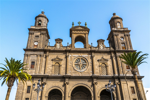 西装|出生哪些月份的人，容易被人厚爱，顺利熬过艰难期，人生有喜和乐