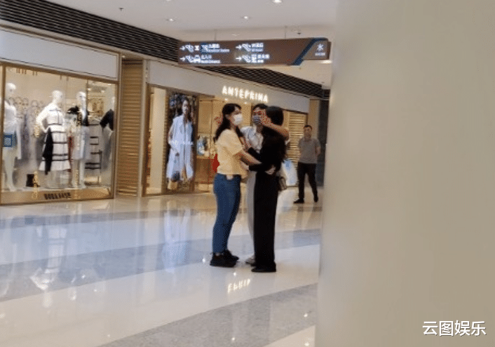 裕美|恭喜！“东涌罗浩楷”恋情曝光，22岁利爱安与初恋约会表现亲密