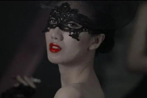 杨凯迪|没被徐峥捧红的她，却被黄渤“10秒钟”带火，“好身材”完美展示