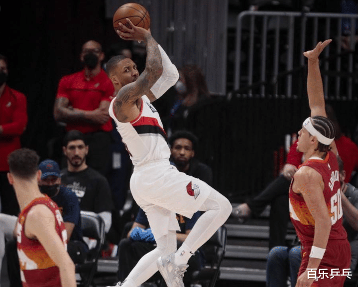 达米恩·利拉德|42+10！惨败19分！被包夹就不会打球，潮水退去，库里还是最强的