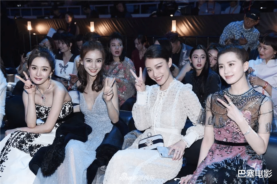 关晓彤|明星红毯同框太虐了，有人是公主和女王，有人是丫鬟和村姑