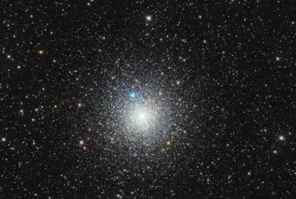 “黑洞泛滥”?天文学家:可能每个宇宙星团的黑洞多达几十个