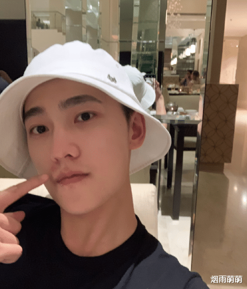 晒晒杨洋现实住的豪宅,家里干净得像样板房,平时太爱搞清洁了