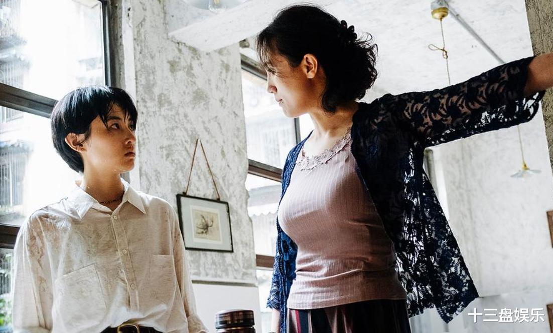 易烊千玺|《长津湖》票房破19亿,易烊千玺个人票房破51亿,在00后中排第二