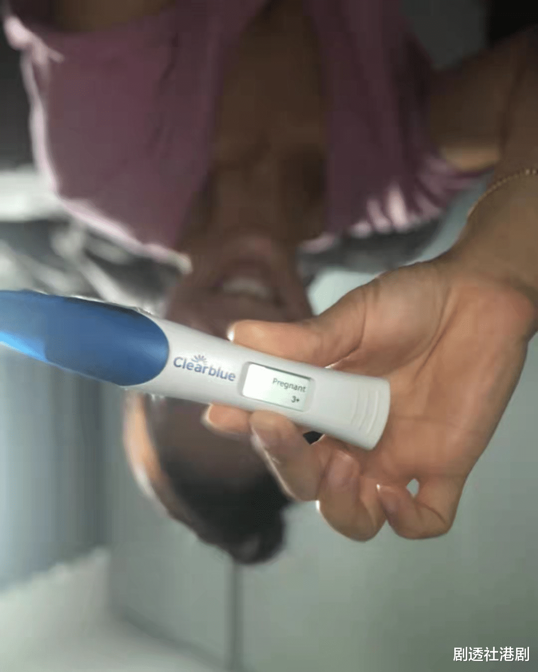 梁靖琪|恭喜！前TVB制作总监38岁女儿宣布再怀孕，晒验孕棒：开心到弹起