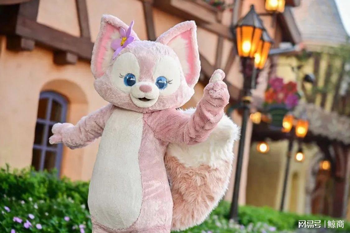 迪士尼|比炒“茅台”还疯狂，玲娜贝儿给在座的泡泡玛特们“现场教学”