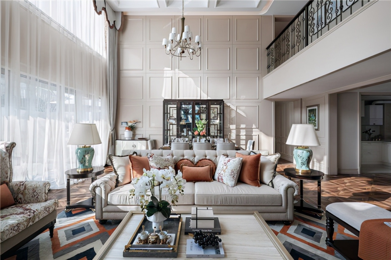 270平三居室于设计和艺术的边界迂回，赋予空间独特的情感体验