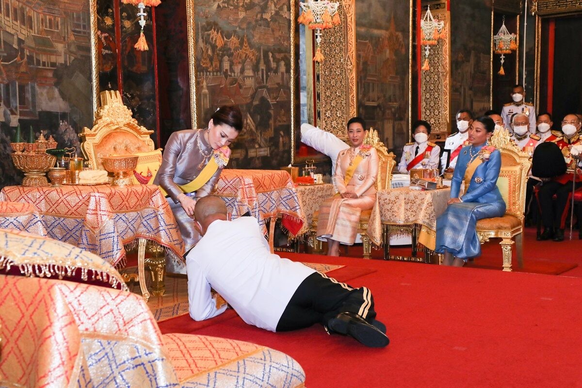 全球时尚风行 苏提达成变美教科书!S码泰服暴露游泳圈,汗水从头湿到脚好敬业