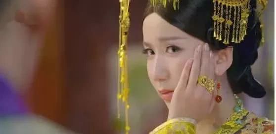 赵薇|七个捂脸的古装美人，华妃嚣张跋扈，毛晓彤委屈，赵薇却乐开花了！