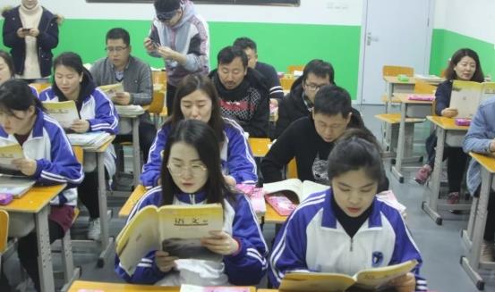 一更育儿|班主任坦言“语文好”的学生，基本都有四个特征，学渣装不来