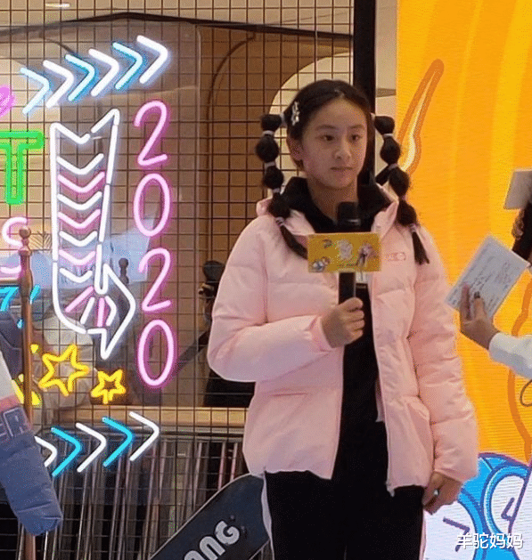 羊驼妈妈|有一种无奈叫“女像爸”,13岁森碟一脸男相,网友:好身材可惜了