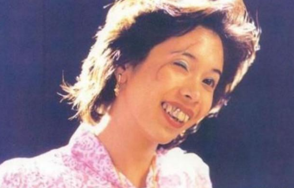 周星驰|被周星驰“骗”了？“龅牙珍”美照曝光，网友：确定不是王祖贤？