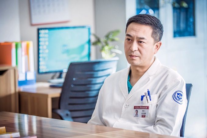 张嘉益|王海燕：离开富商老公后，带24亿资产嫁张嘉译，如今过得怎样？