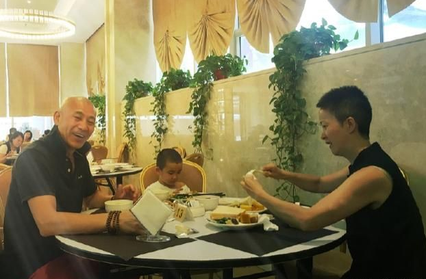 董思成|“香秀”谢兰戏剧人生：童年惨遭不幸，中年否极泰来，如今她怎样