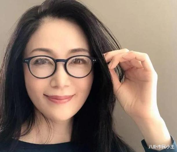 金喜善|当43岁金喜善遇上44岁赵薇，玻尿酸和纯天然，区别一目了然