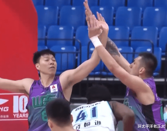 山東男籃|37歲哈德森寶刀未老！轟38+7率隊(duì)擊潰黑馬，最后4分鐘12-0大逆轉(zhuǎn)