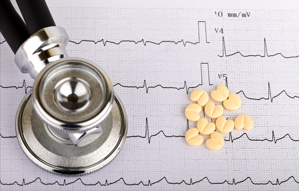 何药师健康科普 50%多房颤患者合并高血压，高血压又可诱发房颤，选对降压药是关键