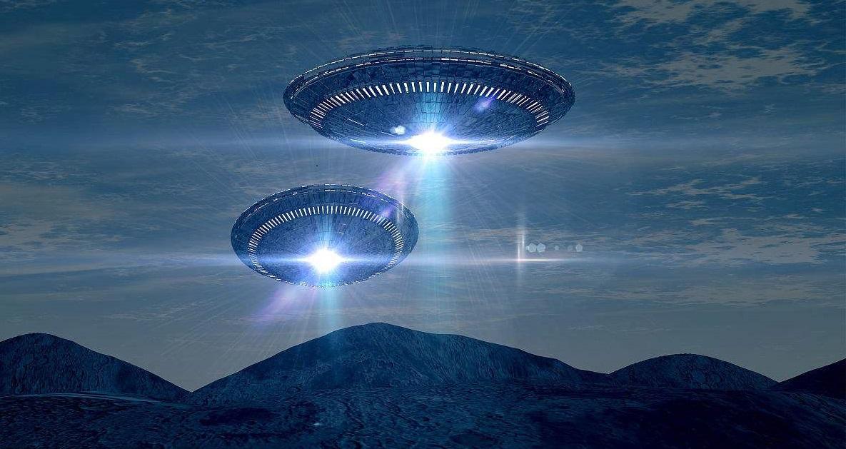 痴迷探索世界|9100米高空拍摄到幽蓝色UFO，真相是楼顶的LED灯？