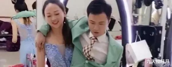 九天揽月月|“连体”网红夫妻离婚了，疑无腿男出轨女粉丝，引网友热议！