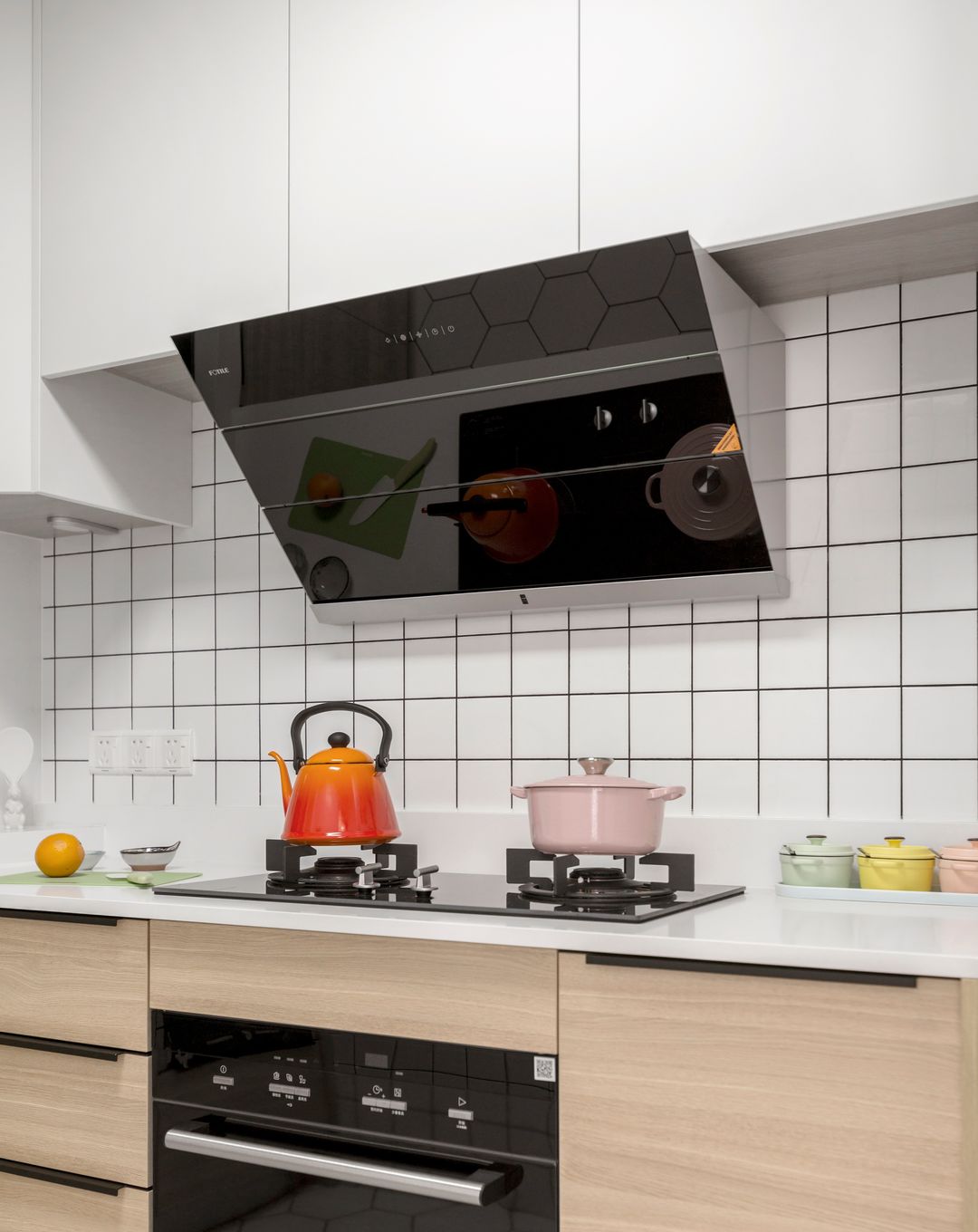 用隐形门连接客厅，整合家居空间，让回家变成一件有意义的事