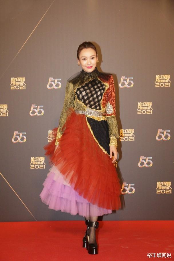 钟嘉欣|TVB“视后”五位候选人红毯秀,钟嘉欣压轴出场,林夏薇怕走光