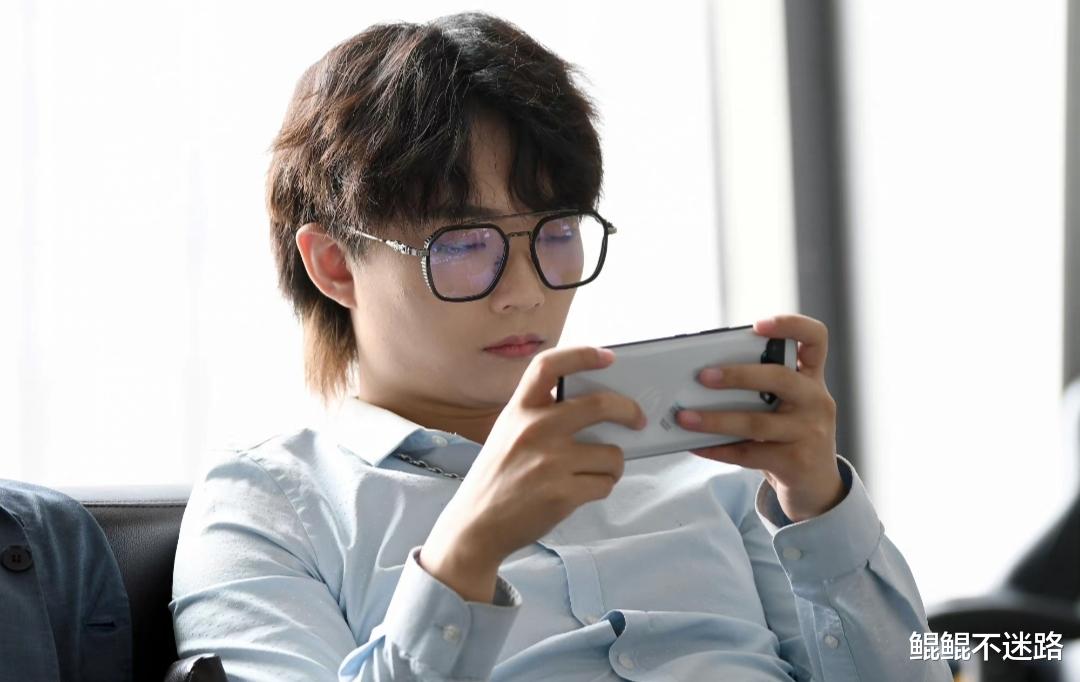 教练|南京Hero中上辅助太拉垮,BP连解说都看不懂,大概率会提前放假