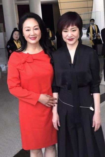 运动|“泪眼影后”刘雪华老了，穿黑裙法令纹明显，但气质琼女郎里少见