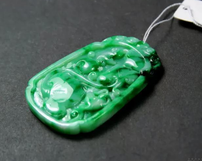 小叶紫檀|外行看种，内行看色， 你真的弄懂翡翠的色“辣”了吗？