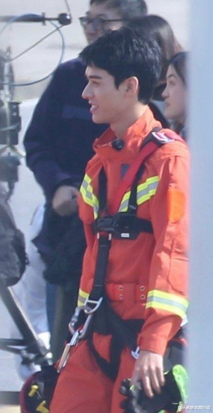 邓伦|《极挑7》路透：龚俊邓伦勉强帅气，黄明昊胖脸香肠嘴，滤镜破碎