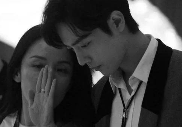 肖战|明星经纪人颜值，宋威龙的不算啥，看清肖战的：出道吗？爆红那种