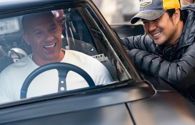 速度与激情9|《速激9》票房2亿太猛了，吓跑3部国产片，周星驰御用导演也认怂