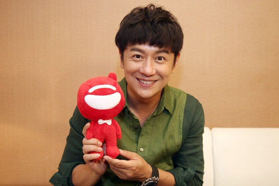 蒋丽莎|蒋丽莎穿丁字连体泳衣饱满火辣，陈浩民: 5年4剖，她太能生了