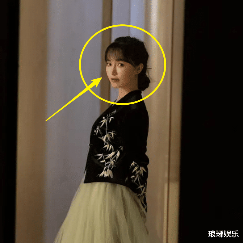 李子柒|李子柒上台领奖引关注，离开古风的滤镜，这颜值我没看错吧？