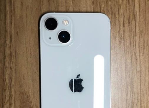 一个有心人 央视“点名”iPhone13新品问题，苹果“环保”省物料被罚！