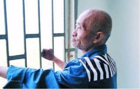 人贩子 被判“无期徒刑”的犯人，每天在监狱里都做什么？