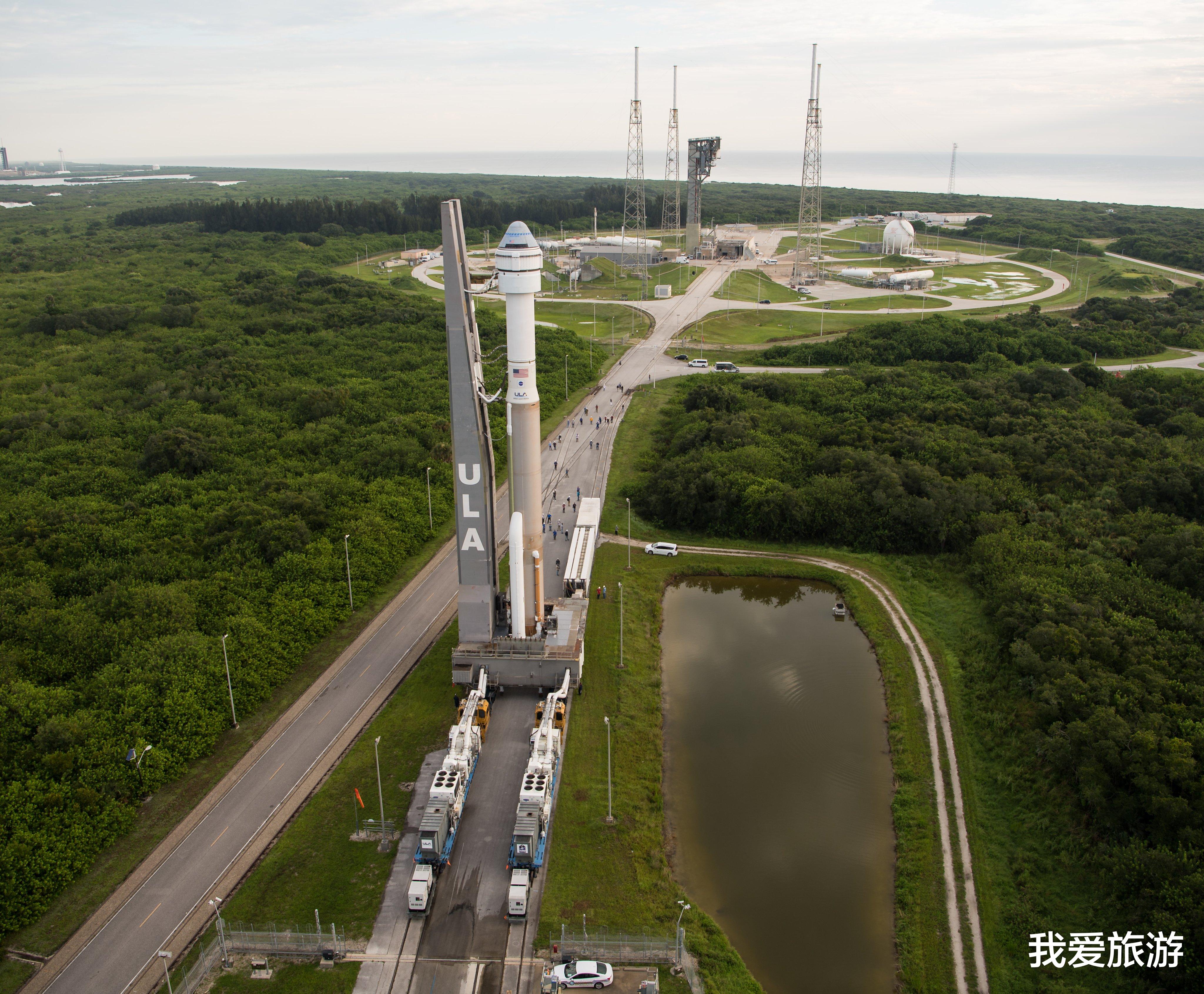 NASA MTV 在美国宇航局火箭花园展示藤蔓覆盖的 \月亮人\