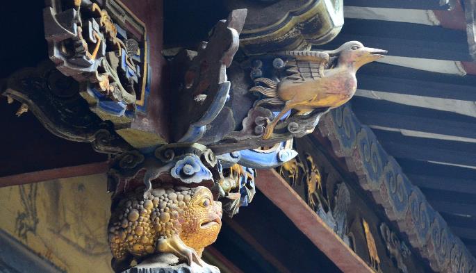 |祖上靠开矿发家,建房时贴了3.6斤黄金,如今78岁老人独守大宅