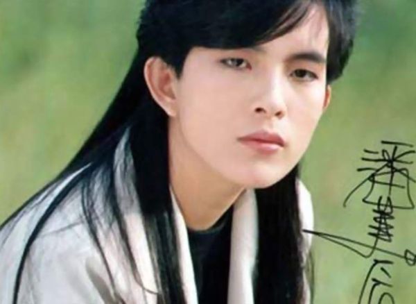 潘美辰|潘美辰直播唱歌没收费，网友们纷纷称赞她为歌手界的一股清流