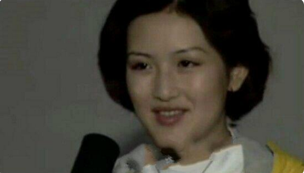 谢娜|谢娜在央视仅主持一期就被撤下,央视官媒给她12字评价,原来如此