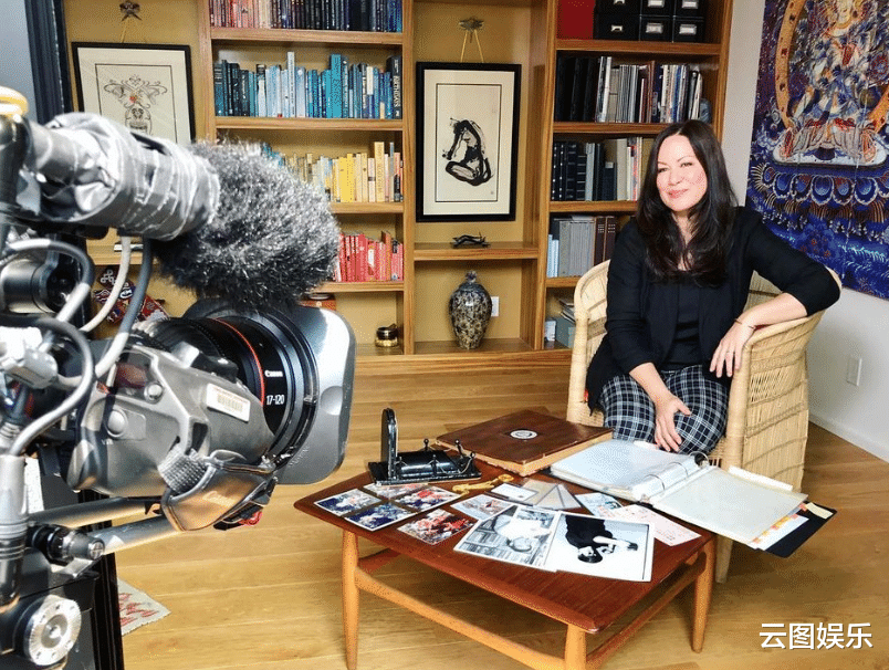 李小龙|李小龙妻子生日，祖孙三代温馨同框，76岁气质依旧，曾2度改嫁