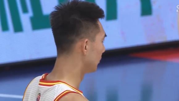 可馨育娃|3分钟被轰14-0!同曦篮板球被碾压,西热力江的表情看起来很着急